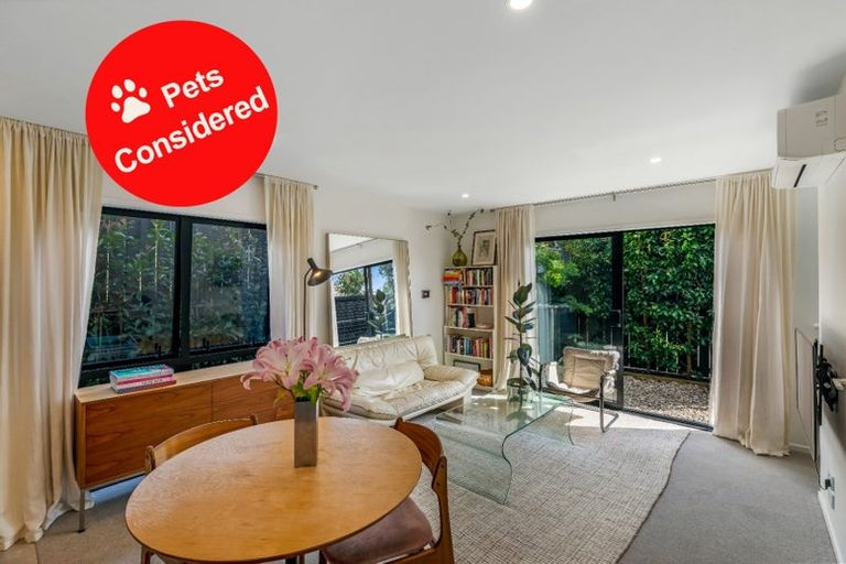 Photo of property in 1/8 Valron Road, Te Atatu South, Auckland, 0602