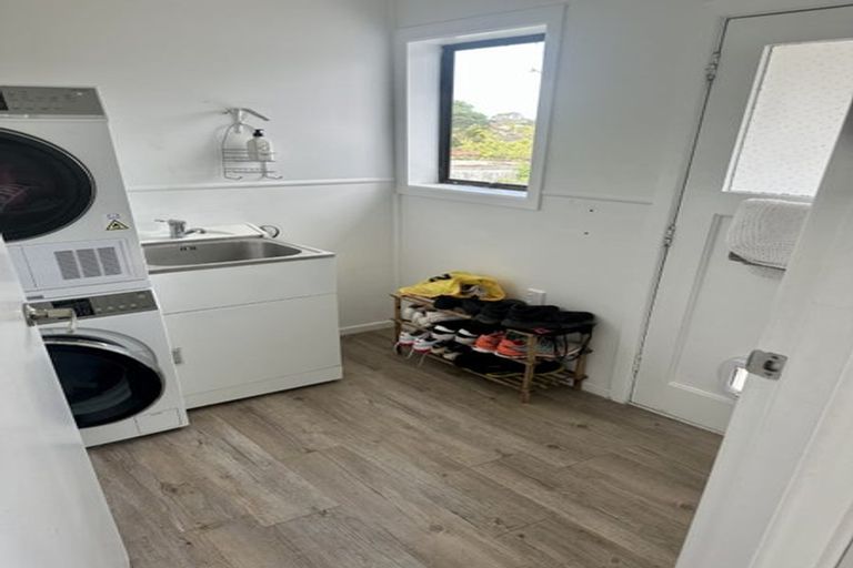 Photo of property in 1 Kohekohe Street, New Lynn, Auckland, 0600