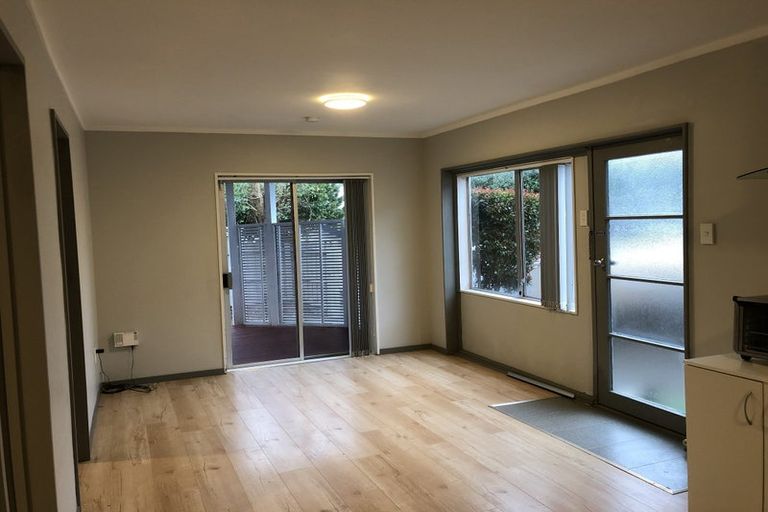 Photo of property in 1/288 Sunset Road, Windsor Park, Auckland, 0632