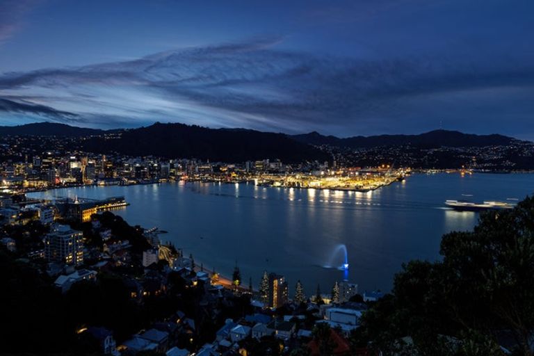 Photo of property in 53 Palliser Road, Roseneath, Wellington, 6011