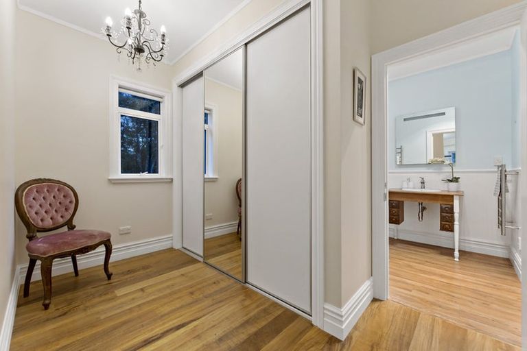 Photo of property in 4 Kereru Grove, Greenhithe, Auckland, 0632