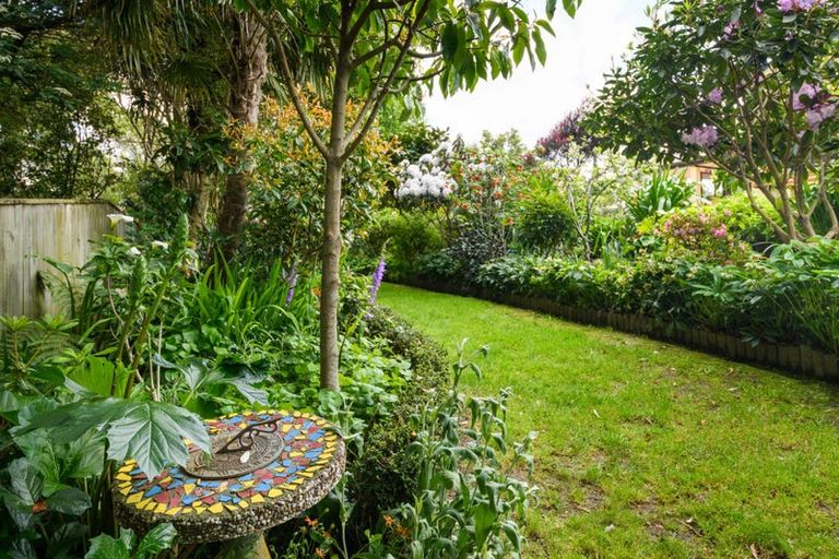 Photo of property in 11 La Lena Grove, Fitzherbert, Palmerston North, 4410