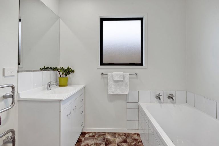 Photo of property in 25 Longfellow Road, Opunake, 4616