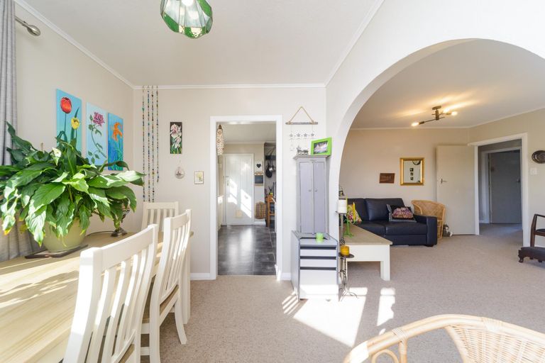 Photo of property in 11 Sinclair Avenue, Highbury, Palmerston North, 4412