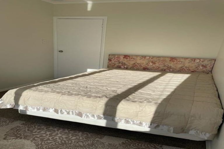 Photo of property in 2/47 Greenslade Crescent, Northcote, Auckland, 0627