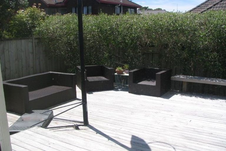 Photo of property in 1/12 Northumberland Avenue, Belmont, Auckland, 0622