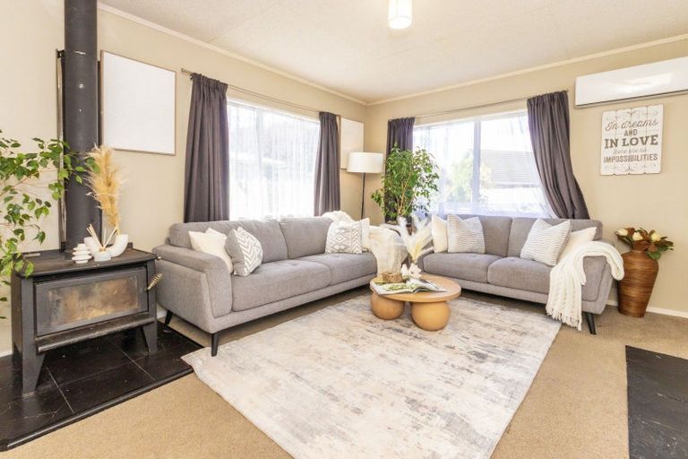 Photo of property in 9 Hilton Grove, Kelvin Grove, Palmerston North, 4414