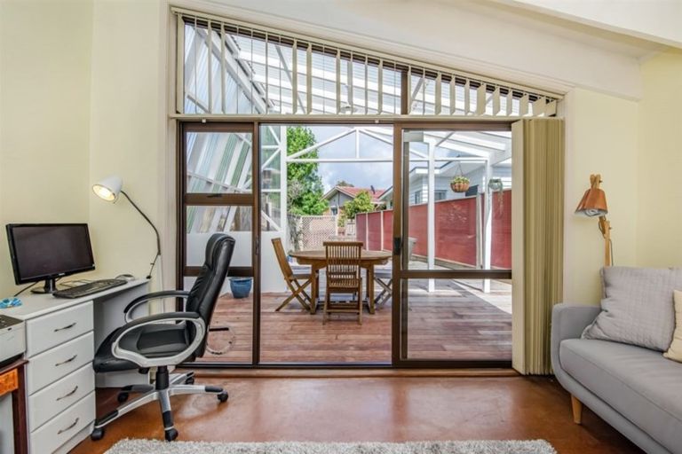 Photo of property in 101 Stapleford Crescent, Browns Bay, Auckland, 0630