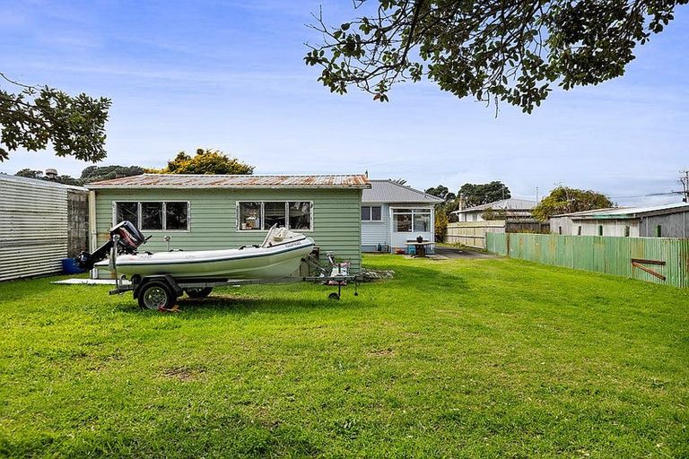 Photo of property in 31 Paritutu Road, Spotswood, New Plymouth, 4310