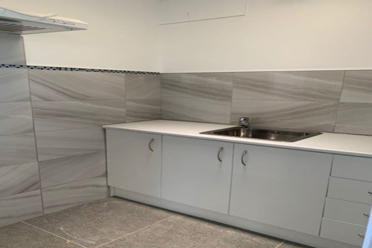 Photo of property in 9/80 Bruce Mclaren Road, Henderson, Auckland, 0612