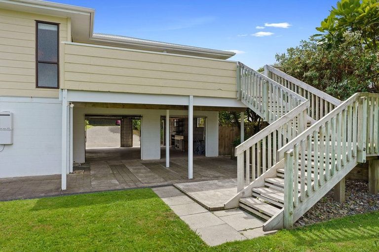 Photo of property in 104 Tutere Street, Waikanae Beach, Waikanae, 5036