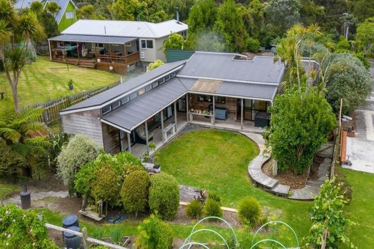 Photo of property in 16 Opanuku Road, Henderson Valley, Auckland, 0612