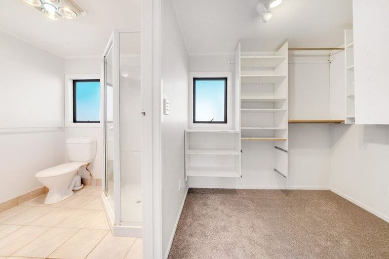 Photo of property in 1/7 Cezanne Place, New Lynn, Auckland, 0600