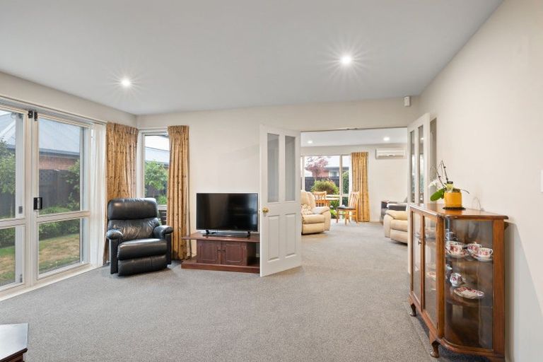Photo of property in 5 Rosefield Lane, Northcote, Christchurch, 8052