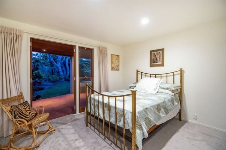 Photo of property in 5 Eastcliffe Road, Castor Bay, Auckland, 0620