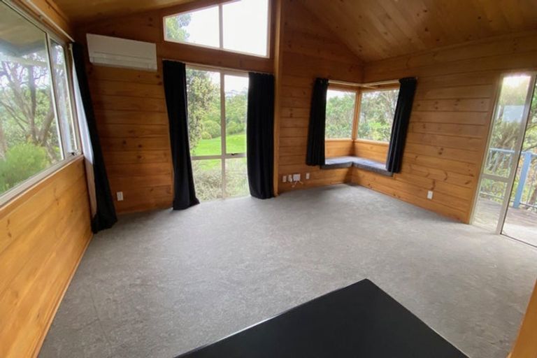 Photo of property in 43 Houghton Bay Road, Houghton Bay, Wellington, 6023