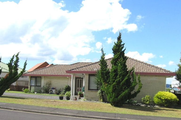 Photo of property in 4 Marlin Street, West Harbour, Auckland, 0618