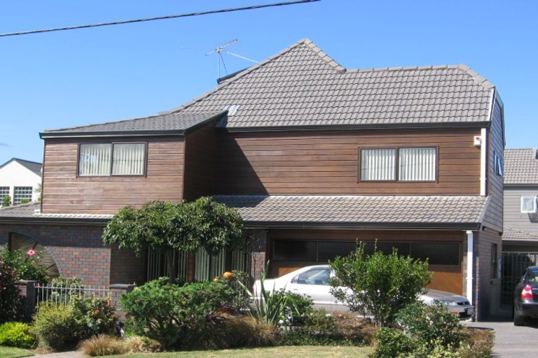 Photo of property in 1/133 Churchill Road, Rothesay Bay, Auckland, 0630