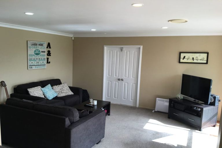 Photo of property in 1 Tir Conaill Avenue, Flat Bush, Auckland, 2019