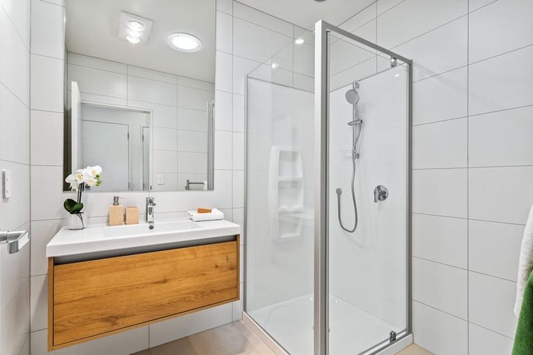 Photo of property in 5 Seafoam Road, Rosehill, Papakura, 2113