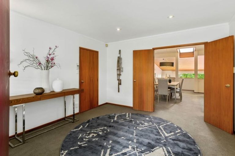 Photo of property in 12 Grove Lane, Kelvin Heights, Queenstown, 9300