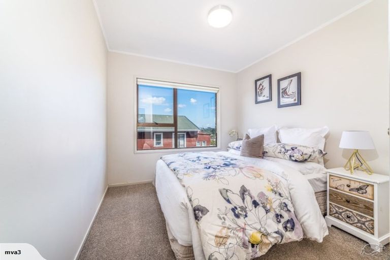 Photo of property in 24a East Coast Road, Milford, Auckland, 0620