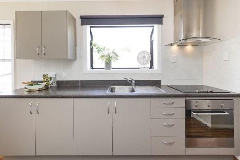 Photo of property in 10 Catlins Crescent, Milson, Palmerston North, 4414