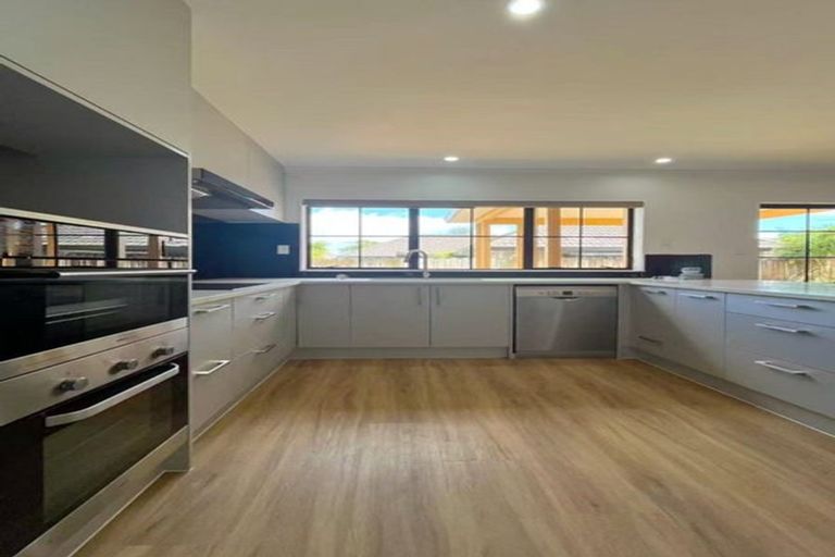 Photo of property in 43 Frank Nobilo Drive, Golflands, Auckland, 2013