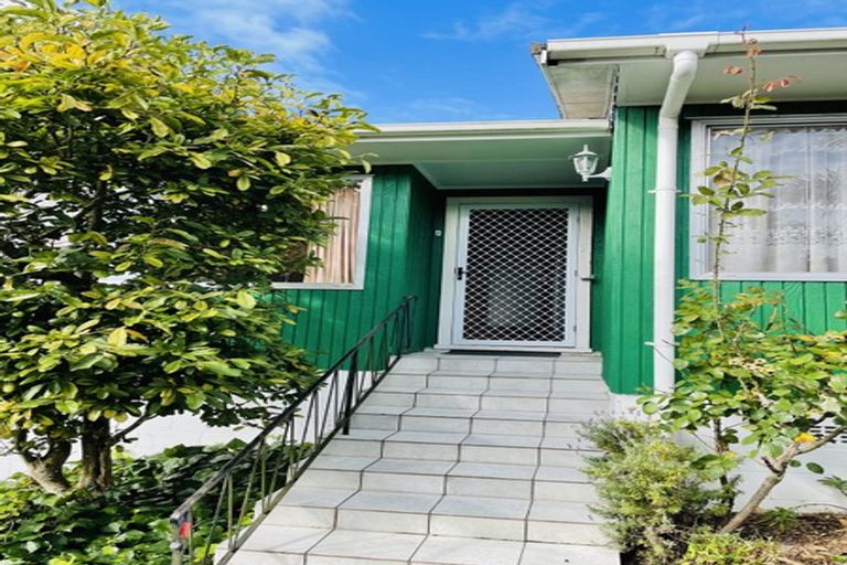 Photo of property in 26 Royal Road, Massey, Auckland, 0614