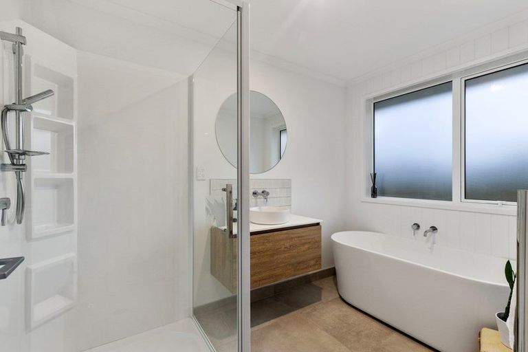 Photo of property in 35 Weka Street, Mangawhai, 0505