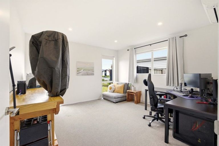 Photo of property in 35 Skibbereen Drive, Halswell, Christchurch, 8025