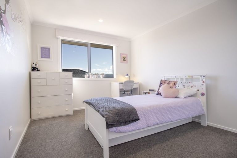 Photo of property in 17 Schooner Drive, Whitby, Porirua, 5024