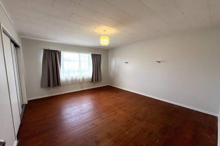 Photo of property in 104 Te Atatu Road, Te Atatu South, Auckland, 0610