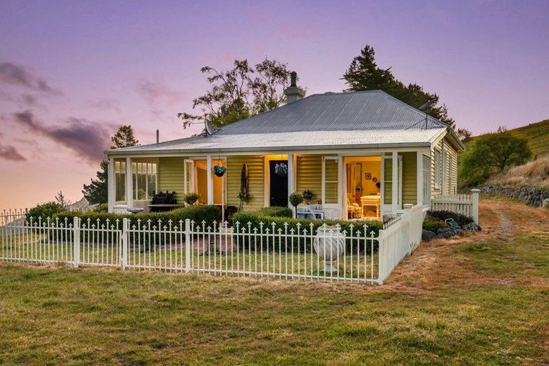 Photo of property in 3 Robin Hood Bay Road, Peraki, Little River, 7591