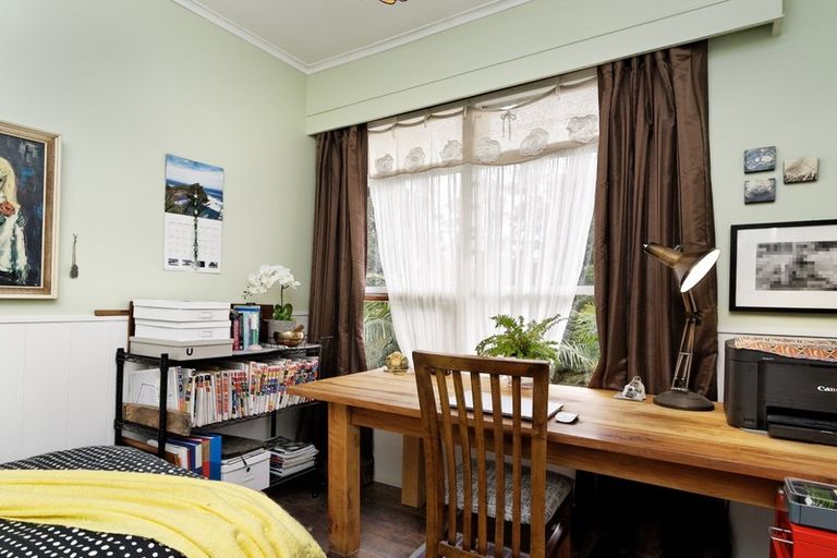 Photo of property in 207 Godley Road, Titirangi, Auckland, 0604
