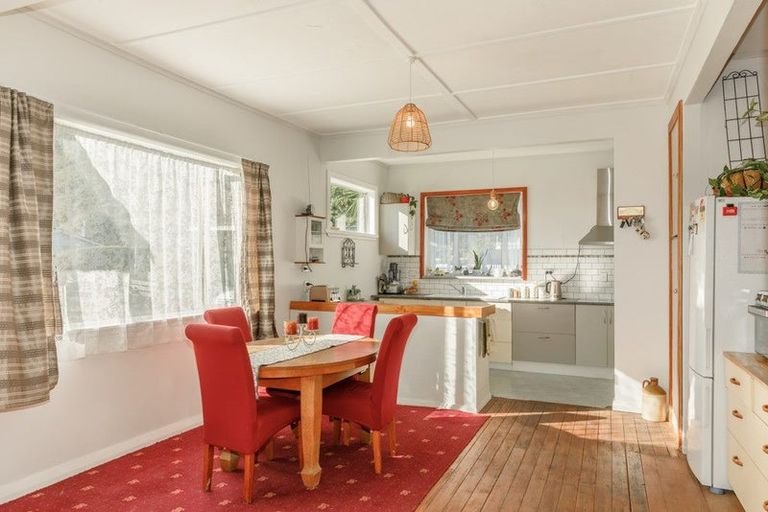 Photo of property in 2 Curtis Street, Hector, 7822