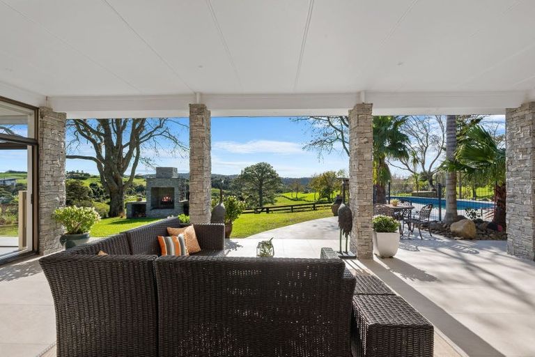 Photo of property in 49 Vaughans Road, Okura, Albany, 0792