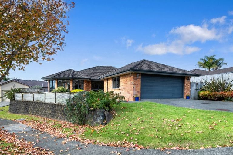 Photo of property in 14 Fairford Avenue, Henderson, Auckland, 0612