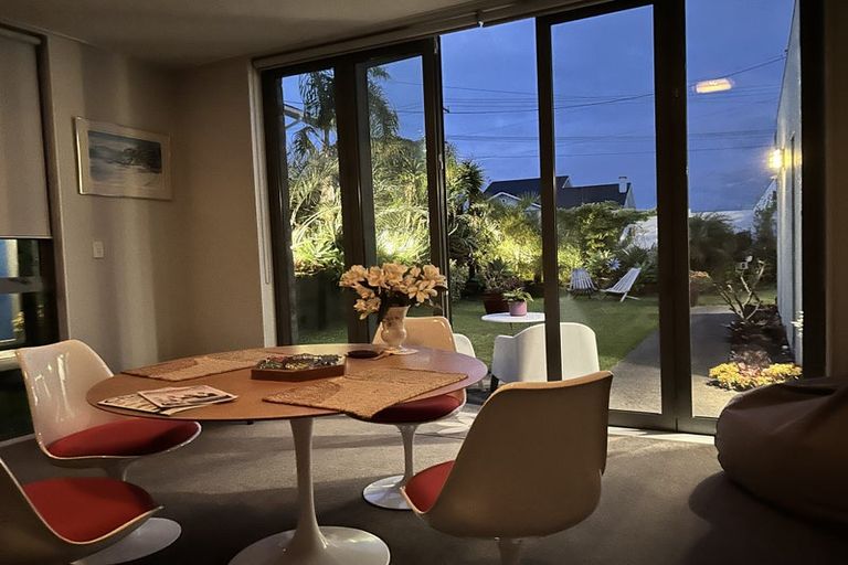 Photo of property in 7 Merani Street, Narrow Neck, Auckland, 0622