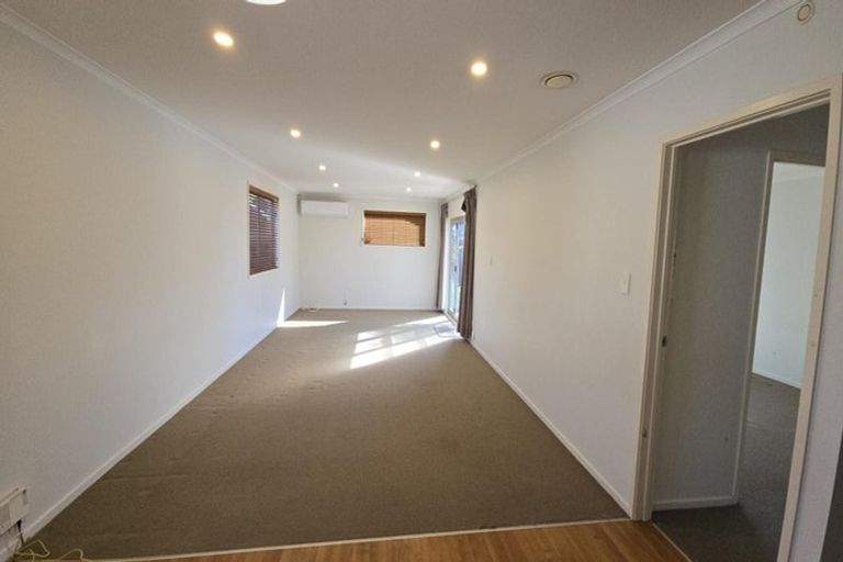 Photo of property in 38 Darren Crescent, Half Moon Bay, Auckland, 2012