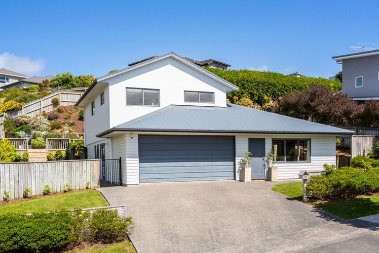 Photo of property in 10 Te Puia Drive, Aotea, Porirua, 5024