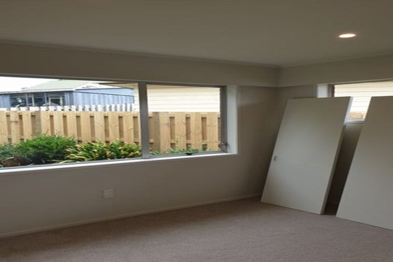 Photo of property in 2/7 Ian Place, Glendene, Auckland, 0602