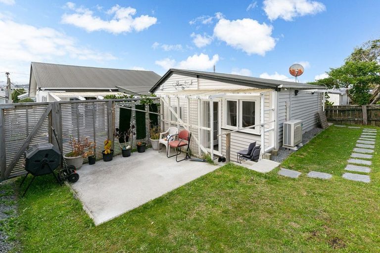 Photo of property in 29 Palm Avenue, Lyall Bay, Wellington, 6022
