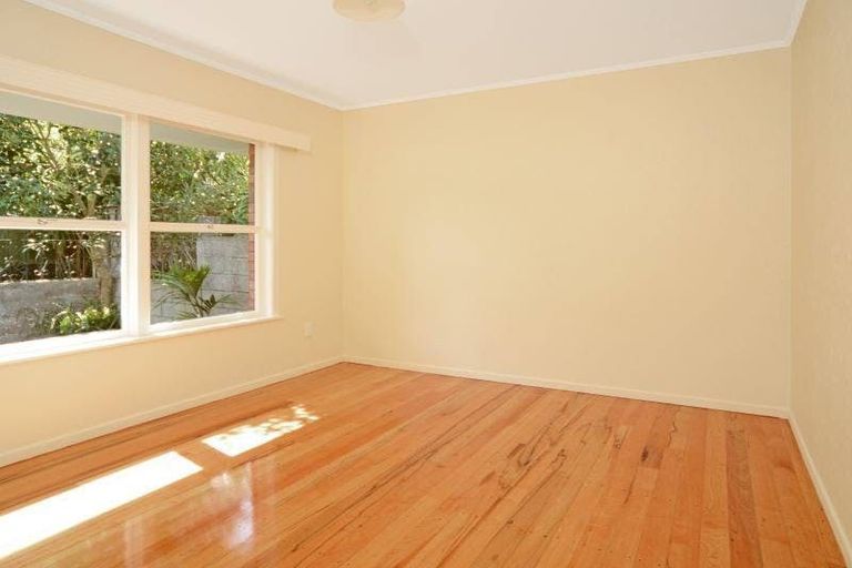 Photo of property in 2/20 Saint Peters Street, Northcote, Auckland, 0627