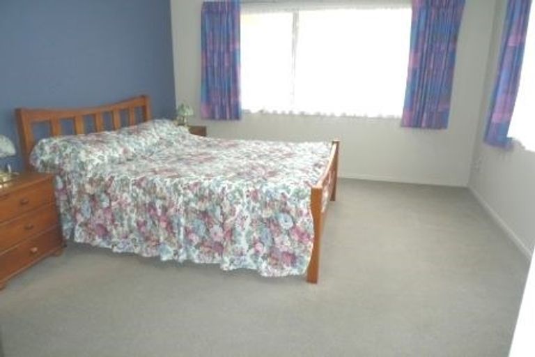 Photo of property in 80 Erlestoke Crescent, Churton Park, Wellington, 6037