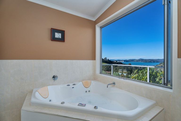 Photo of property in 16 Tironui Place, Whitianga, 3510