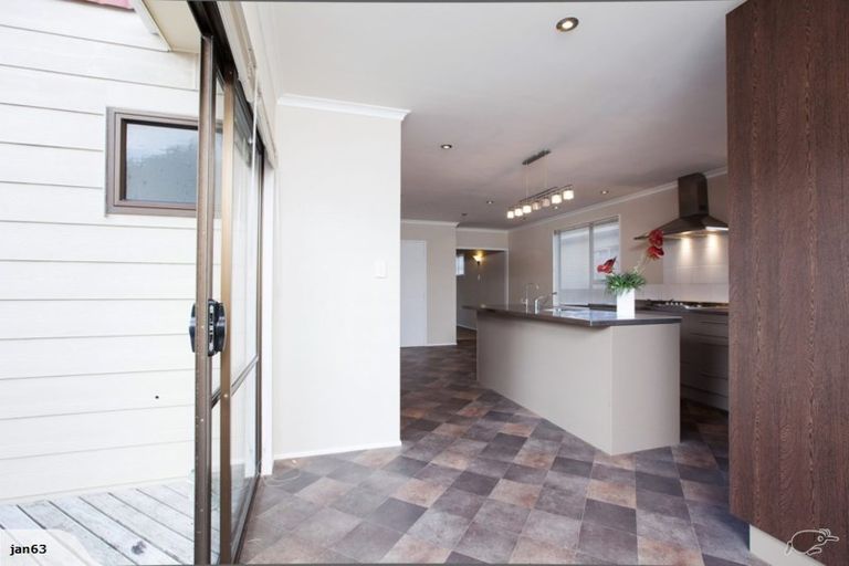 Photo of property in 9 Hoyle Place, New Plymouth, 4310