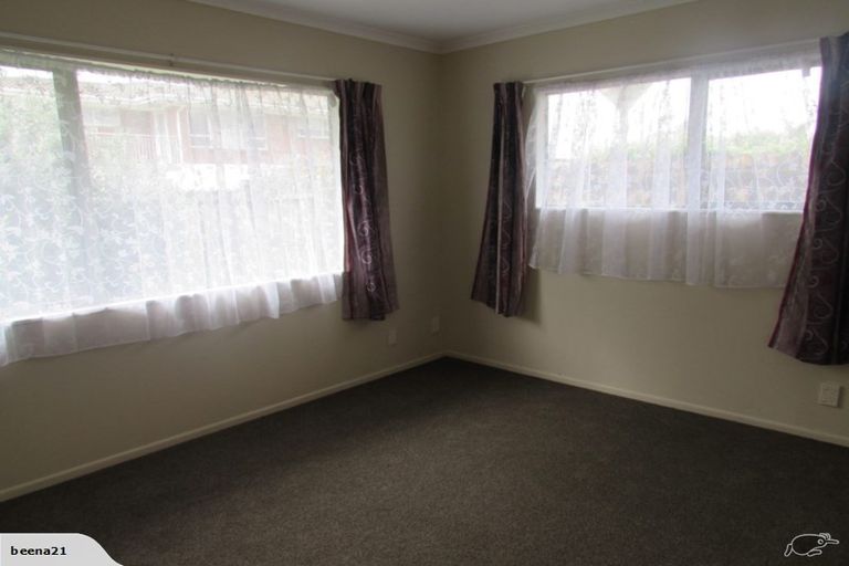 Photo of property in 2 Wheaton Place, Glen Eden, Auckland, 0602