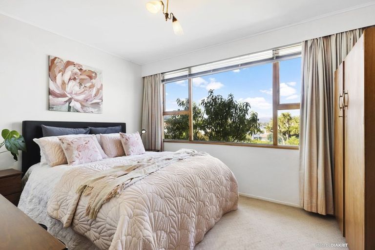 Photo of property in 15 Naughton Terrace, Kilbirnie, Wellington, 6022