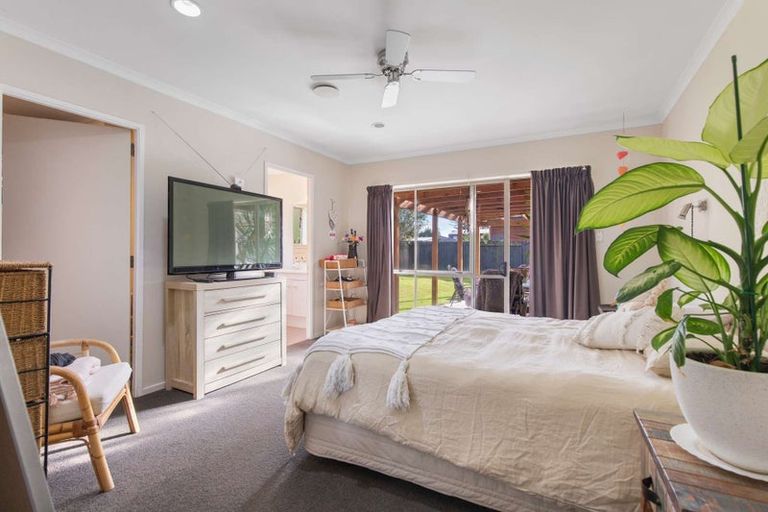 Photo of property in 40 Maesbury Close, Papamoa Beach, Papamoa, 3118